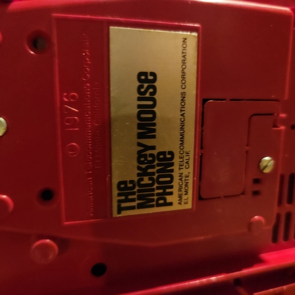 Mickey Mouse Vintage Telephone with Yellow Handset - Picture 6 of 7